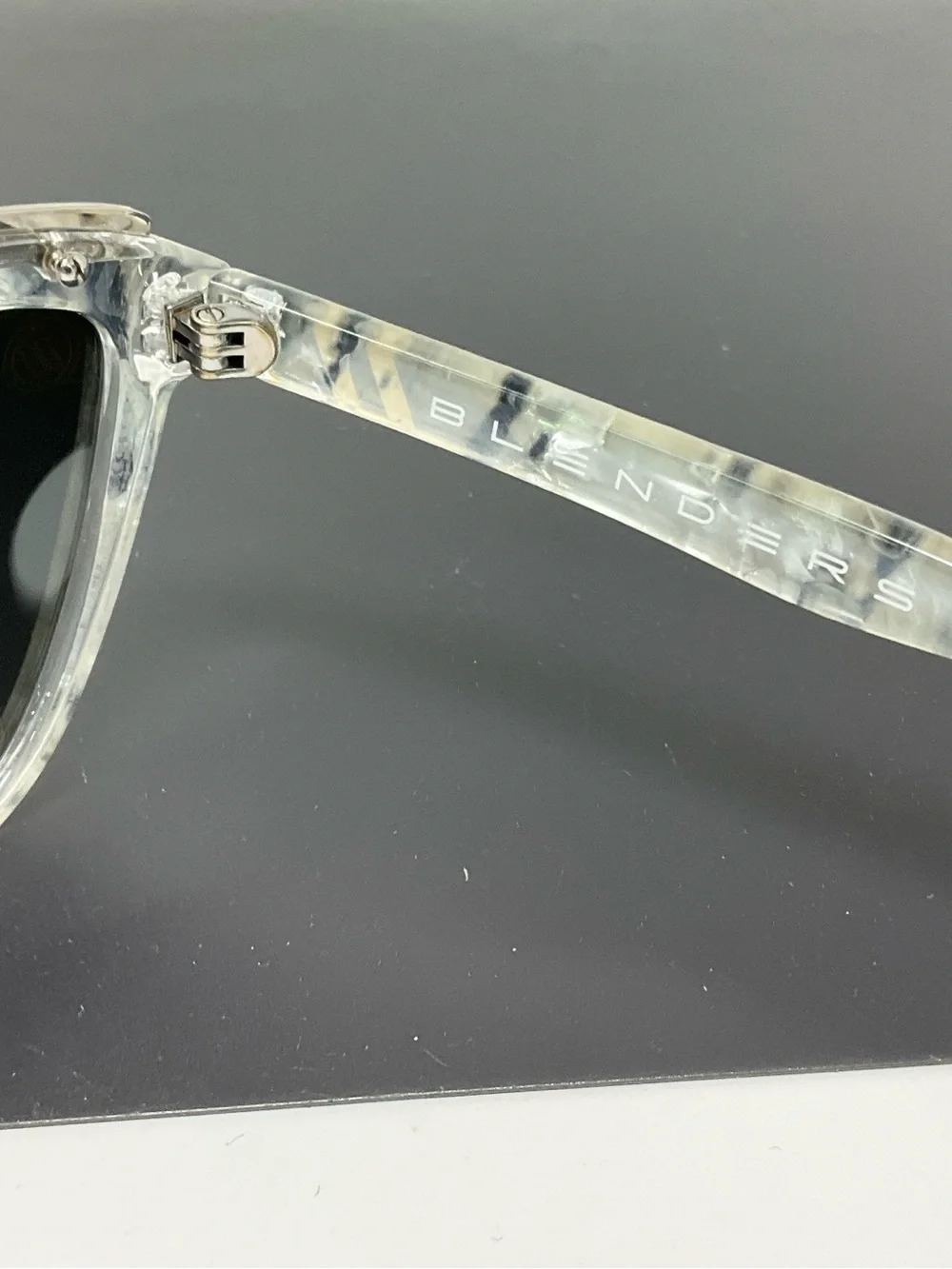 Blenders Avalanche Girl polarized sunglasses scratches